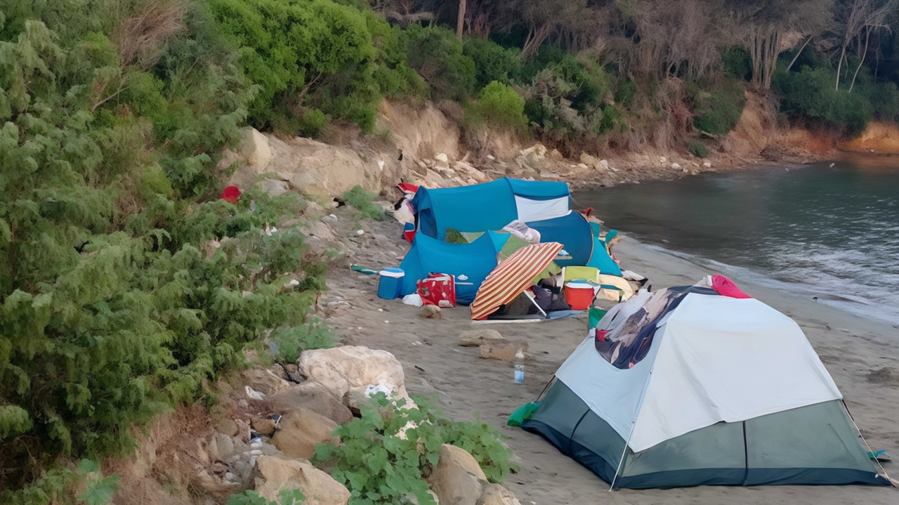 Il gruppo «L’Alternativa» denuncia la presenza di un campeggio abusivo sulla spiaggia libera di Poggio del Barbiere a Punta Ala Il gruppo «L’Alternativa» denuncia la presenza di un campeggio abusivo sulla spiaggia libera di Poggio del Barbiere a Punta Ala