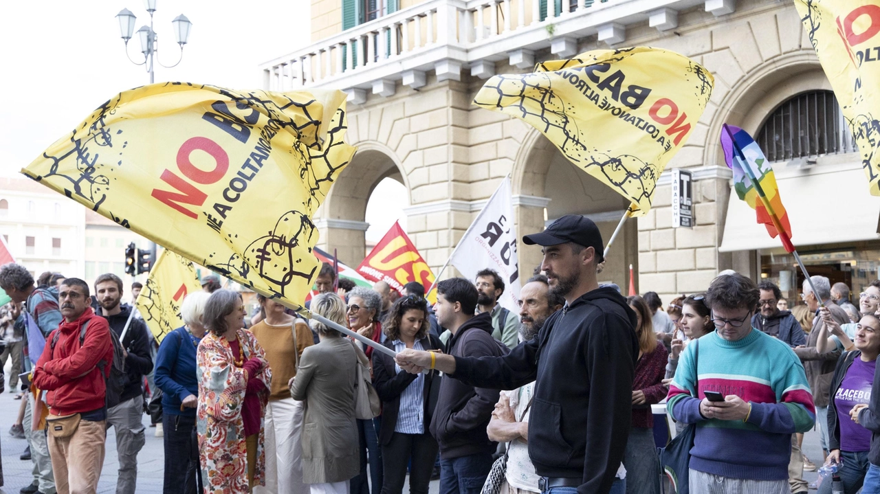 Una delle precedenti proteste dei No Base