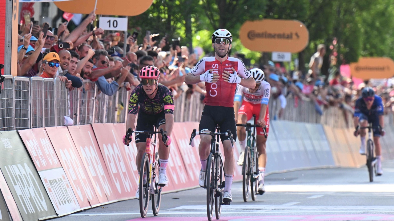 Il vittorioso arrivo di Thomas Benjamin, corridore francese della Cofidis, lo scorso 8 maggio a Lucca Il vittorioso arrivo di Thomas Benjamin, corridore francese della Cofidis, lo scorso 8 maggio a Lucca