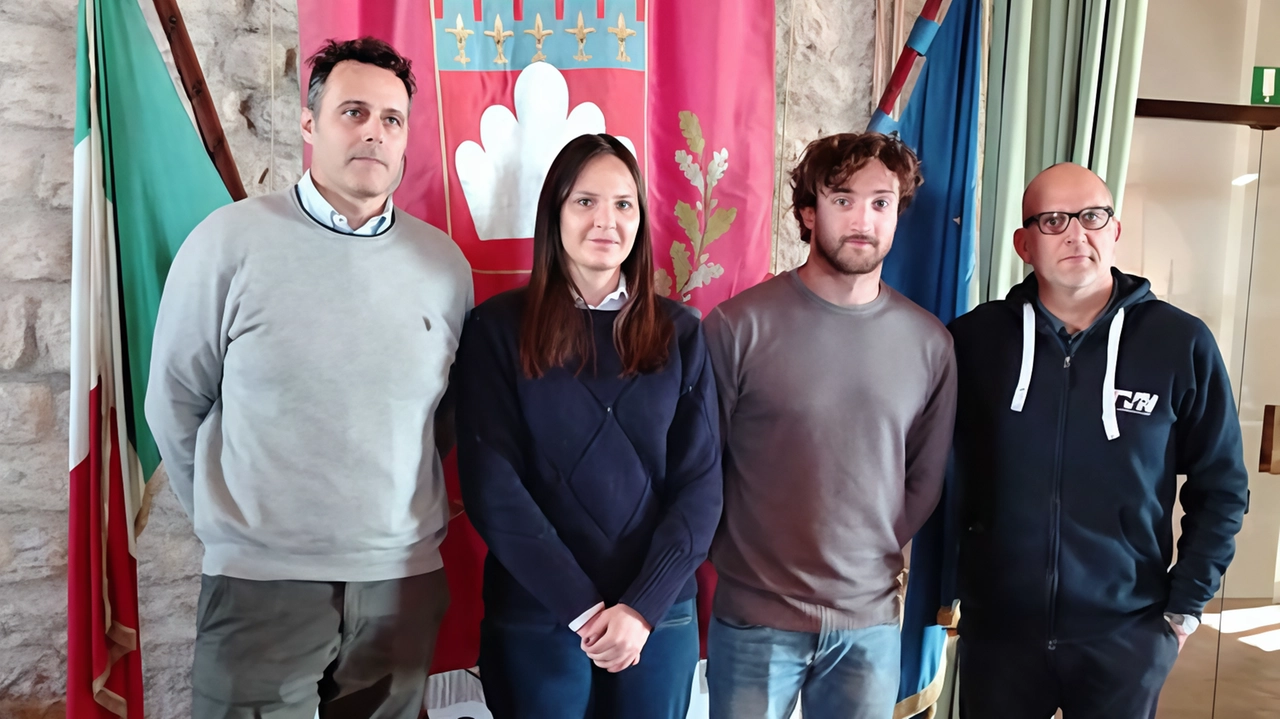 La presentazione del meeting di nuoto che si svolgerà nella piscina comunale di Gubbio La presentazione del meeting di nuoto che si svolgerà nella piscina comunale di Gubbio
