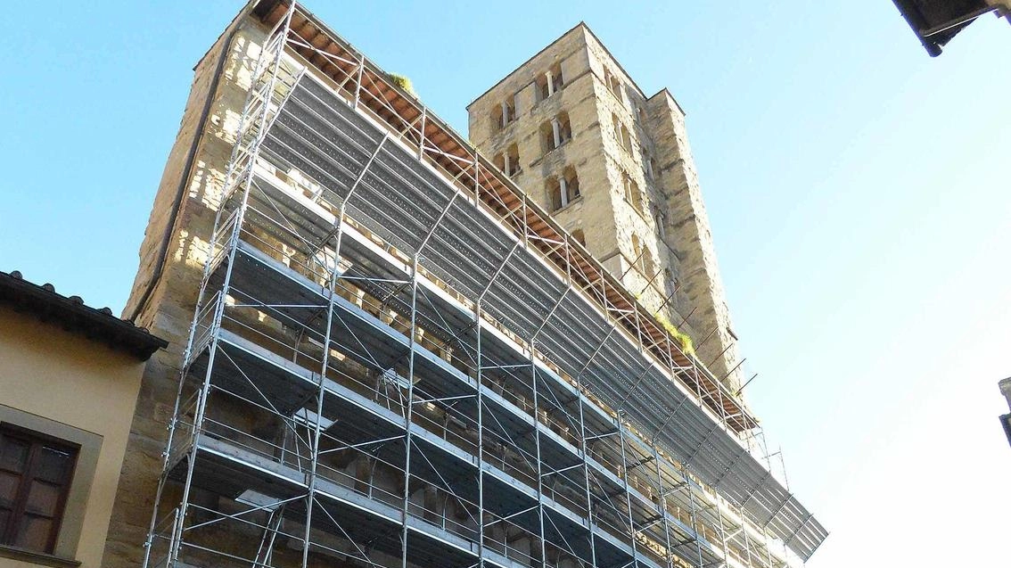 Partito il cantiere. Soprintendenza: "Dall’estate messa in sicurezza del campanile". Il grazie del vescovo .