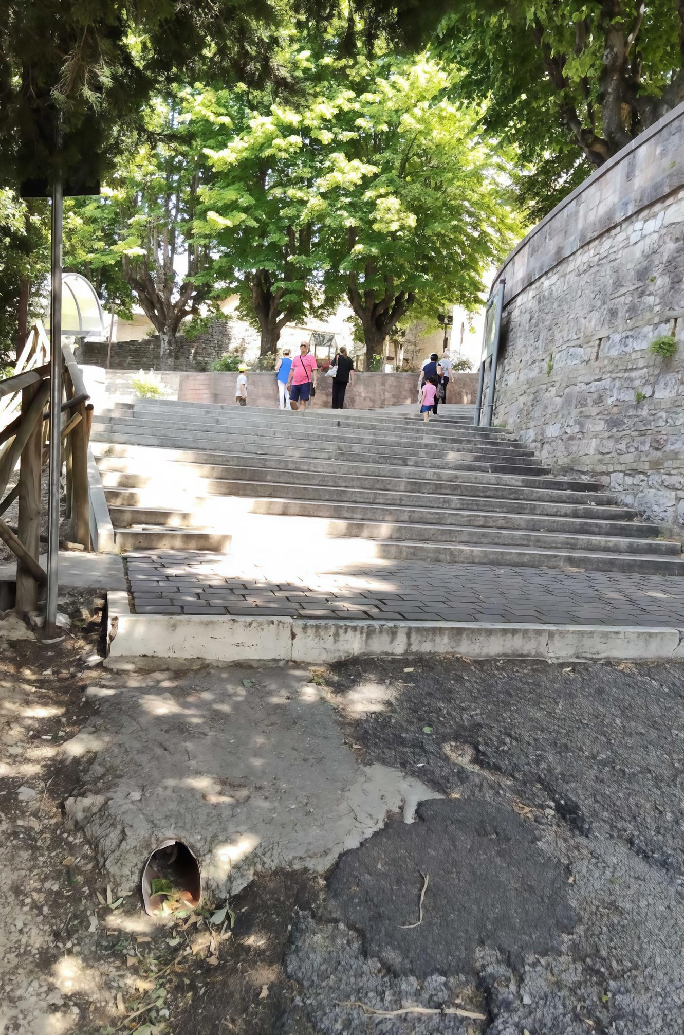 strada per san damiano migliorare e dare pi249 dignit224 al percorso pedonale