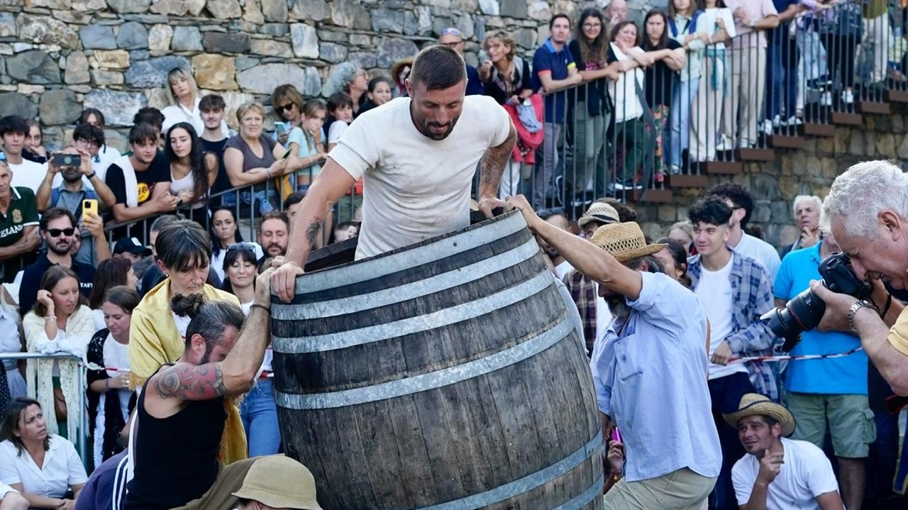 La Sagra dell’Uva di Vezzano, che quest’anno celebra la 60ª edizione, è nel calendario 2025 degli “Eventi autentici liguri”.... La Sagra dell’Uva di Vezzano, che quest’anno celebra la 60ª edizione, è nel calendario 2025 degli “Eventi autentici liguri”....