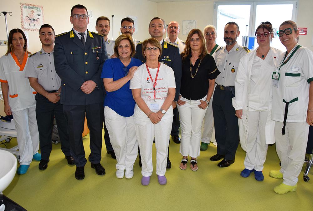 Donatori di sangue, la generosità (di gruppo) della Guardia di Finanza di Siena Donatori di sangue, la generosità (di gruppo) della Guardia di Finanza di Siena