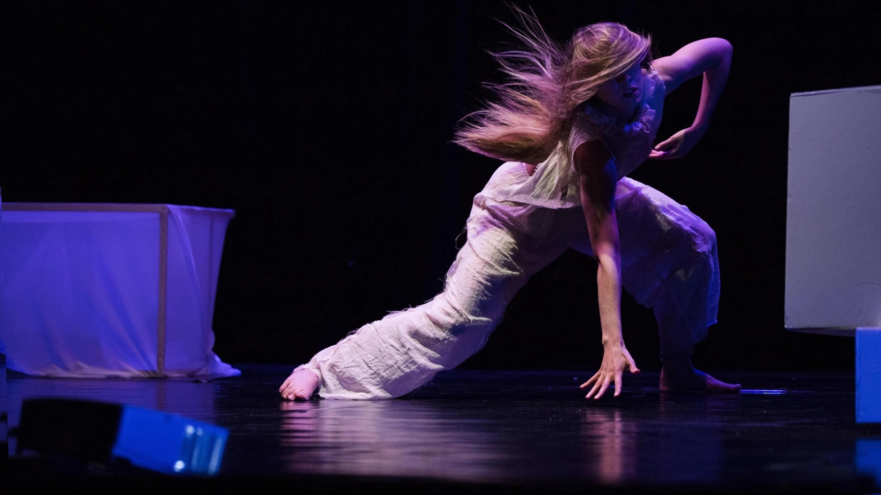 Il festival internazionale "NavigArte" a Pisa offre spettacoli di danza e arti visive fino al 18 ottobre. Opere che esplorano la relazione con sé stessi e la società, promuovendo l'arte come fenomeno comunitario. Prossimi appuntamenti con Concorda/Movimentoinactor e la Compagnia Chille De La Balanza. Il festival internazionale "NavigArte" a Pisa offre spettacoli di danza e arti visive fino al 18 ottobre. Opere che esplorano la relazione con sé stessi e la società, promuovendo l'arte come fenomeno comunitario. Prossimi appuntamenti con Concorda/Movimentoinactor e la Compagnia Chille De La Balanza.