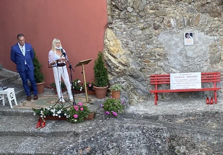la 8216panchina rossa8217 accende il festival della fisarmonica