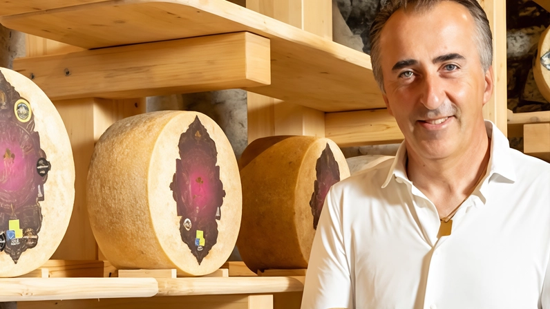 Quello del caseificio è l’unico pecorino italiano a prendere il ’top’. I giudici: "Formaggio che lascia un’impronta sensoriale persistente". Angela Fiorini: "Nel nostro lavoro mettiamo passione e autenticità" . Quello del caseificio è l’unico pecorino italiano a prendere il ’top’. I giudici: "Formaggio che lascia un’impronta sensoriale persistente". Angela Fiorini: "Nel nostro lavoro mettiamo passione e autenticità" .