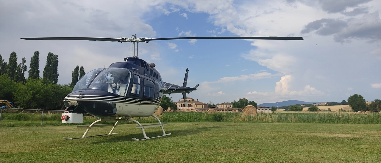 Elicottero su Siena e Arezzo, serve per controllare la linea elettrica