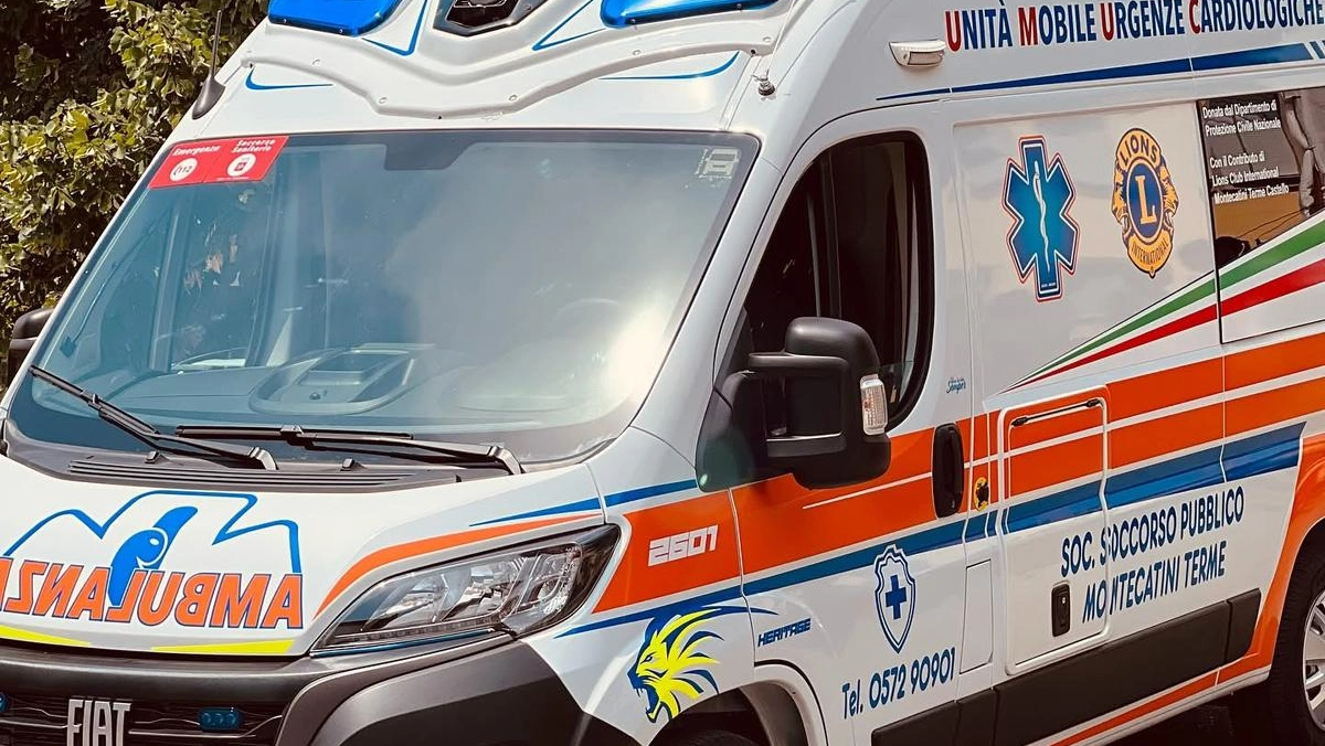 L'ambulanza dei soccorritori di Montecatini