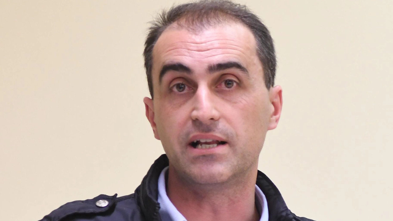 "Caos marmo: scelte sbagliate della giunta Arrighi e forte rischio di contenziosi". Questo il pensiero del consigliere Massimiliano Bernardi (nella... "Caos marmo: scelte sbagliate della giunta Arrighi e forte rischio di contenziosi". Questo il pensiero del consigliere Massimiliano Bernardi (nella...
