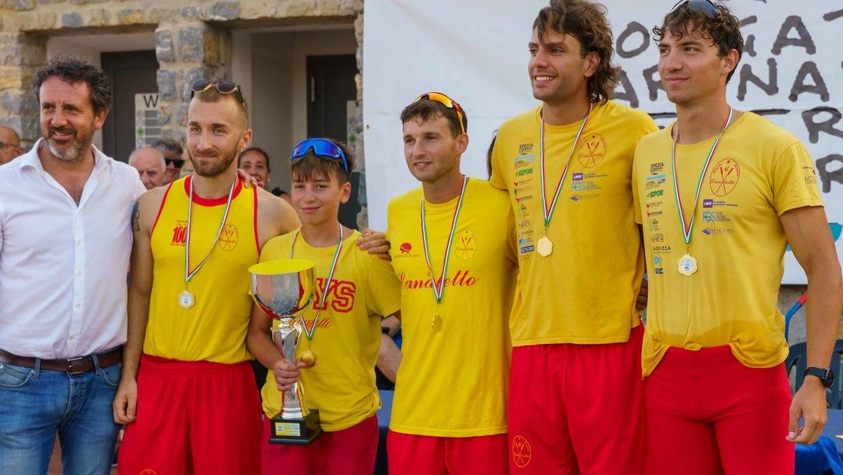 Ma gli imprevisti non mancheranno, come raccontano i precedenti del passato. Aspettative e scaramanzia. Belle sfide anche nelle classi femminile e junior, che scalderanno i cuori nella domenica più attesa dell’anno. Ma gli imprevisti non mancheranno, come raccontano i precedenti del passato. Aspettative e scaramanzia. Belle sfide anche nelle classi femminile e junior, che scalderanno i cuori nella domenica più attesa dell’anno.