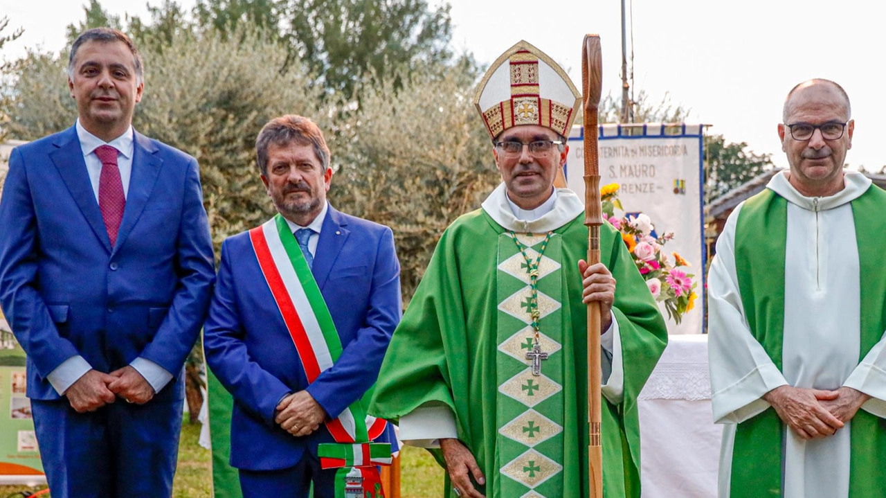 Si sono conclusi a San Mauro a Signa tre giorni di eventi per commemorare don Armido Pollai e celebrare il 20° anniversario della sua scomparsa e il 35° della Rsa monsignor Olinto Fedi. Momento clou la solenne eucarestia presieduta da monsignor Gambelli. Si sono conclusi a San Mauro a Signa tre giorni di eventi per commemorare don Armido Pollai e celebrare il 20° anniversario della sua scomparsa e il 35° della Rsa monsignor Olinto Fedi. Momento clou la solenne eucarestia presieduta da monsignor Gambelli.