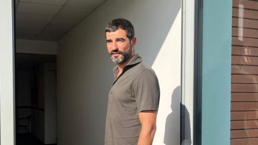 Raul Albiol nella sede del Pisa per la firma sul contratto Raul Albiol nella sede del Pisa per la firma sul contratto