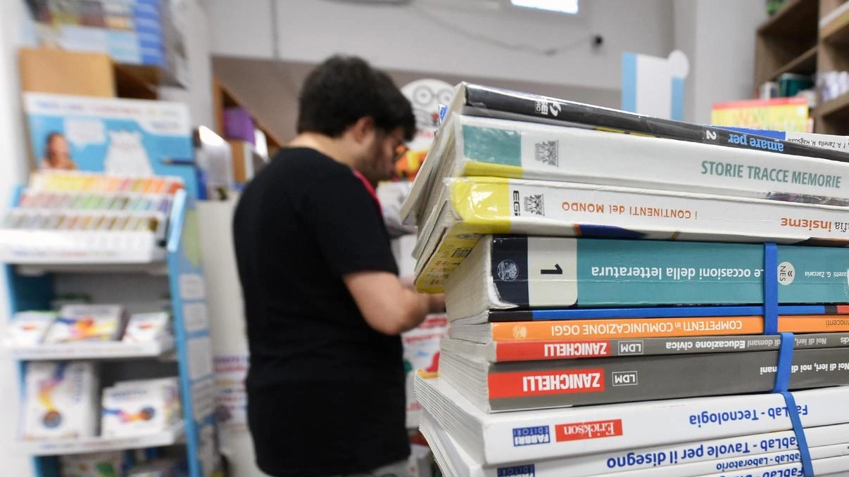Cambia la modalità del contributo regionale ‘Pacchetto scuola’ che sarà sostituito con l’iniziativa ‘Libri gratis’, rivolta agli studenti delle scuole... Cambia la modalità del contributo regionale ‘Pacchetto scuola’ che sarà sostituito con l’iniziativa ‘Libri gratis’, rivolta agli studenti delle scuole...