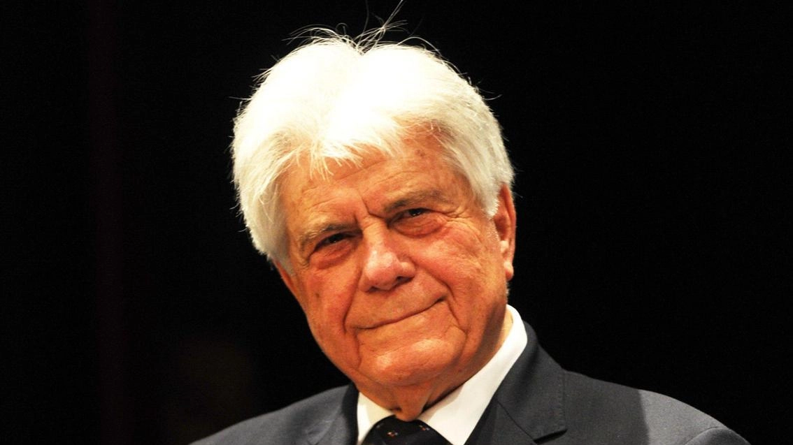Piero Angelini è deceduto all’età di 88 anni. Era stato sottosegretario all’ambiente Piero Angelini è deceduto all’età di 88 anni. Era stato sottosegretario all’ambiente
