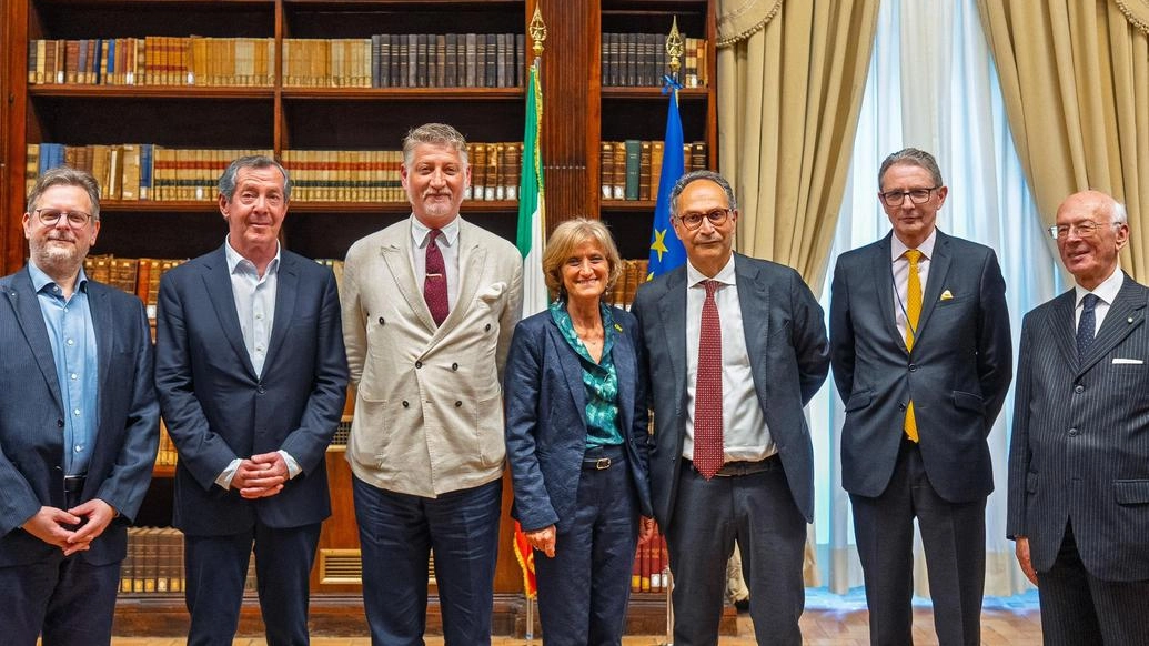 La delegazione al Ministero Roma, a sinistra Alexander Knaster, patron del Pisa Sporting Club La delegazione al Ministero Roma, a sinistra Alexander Knaster, patron del Pisa Sporting Club