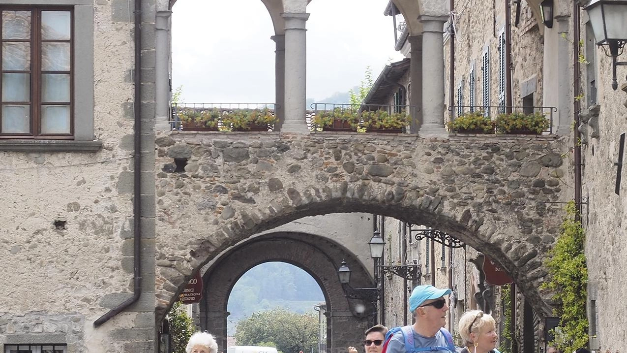 Fino al 7 ottobre, enti pubblici, imprese e associazioni della Lunigiana e zone montane limitrofe possono presentare proposte al Gal per contrastare lo spopolamento dei centri montani attraverso progetti di sviluppo rurale e smart villages. Temi: cibo, turismo, inclusione sociale, sostenibilità. Fino al 7 ottobre, enti pubblici, imprese e associazioni della Lunigiana e zone montane limitrofe possono presentare proposte al Gal per contrastare lo spopolamento dei centri montani attraverso progetti di sviluppo rurale e smart villages. Temi: cibo, turismo, inclusione sociale, sostenibilità.