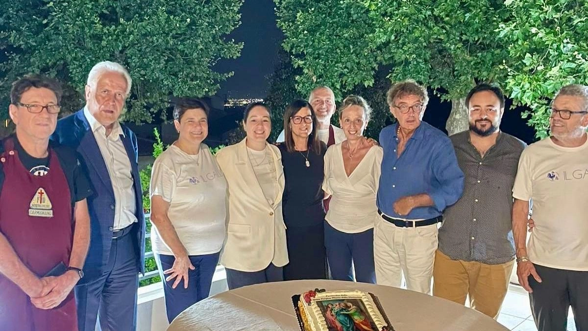 Brindisi e torta con l’immagine della Visitazione: Carmignano festeggia Brindisi e torta con l’immagine della Visitazione: Carmignano festeggia