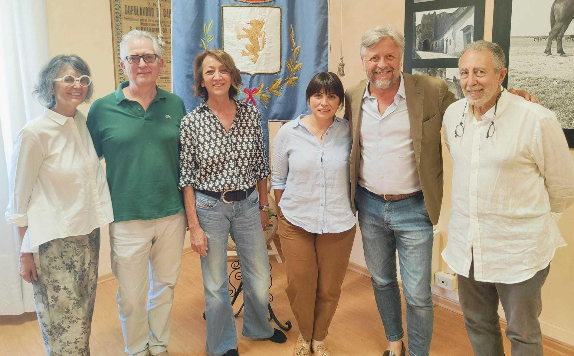 Gli eventi nella splendida Capalbio. Inizia lo spettacolo di Sergio Sgrilli Gli eventi nella splendida Capalbio. Inizia lo spettacolo di Sergio Sgrilli