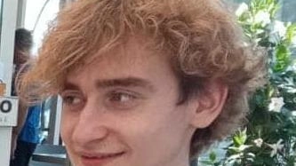 ll giovane viveva da termpo a Montemurlo e appena lo scorso anno si era diplomato a Pistoia. Aveva conseguito la maturità in informatica e telecomunicazioni all’Itts Silvano Fedi- Enrico Fermi. ll giovane viveva da termpo a Montemurlo e appena lo scorso anno si era diplomato a Pistoia. Aveva conseguito la maturità in informatica e telecomunicazioni all’Itts Silvano Fedi- Enrico Fermi.
