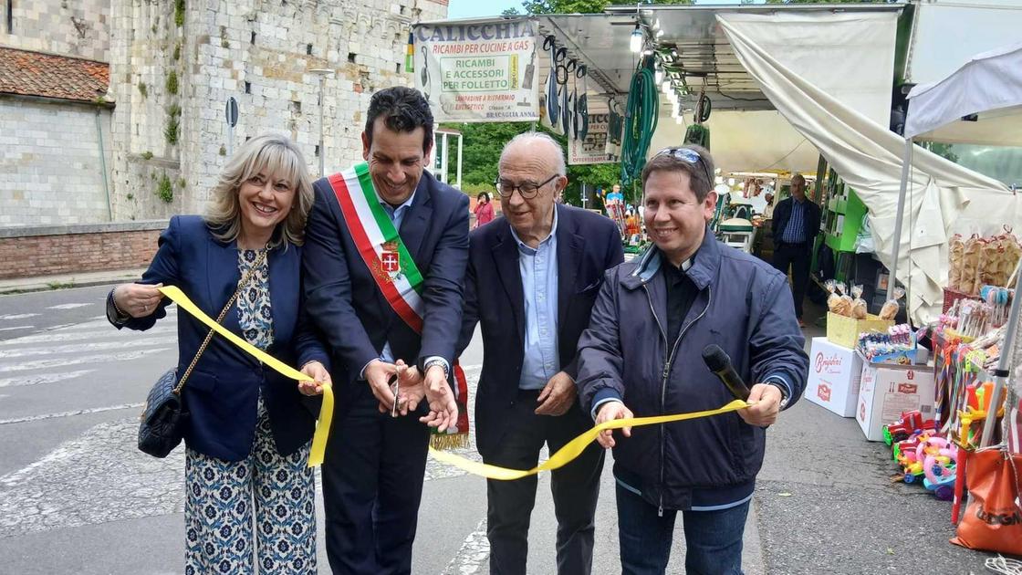 Taglio del nastro per la Fiera di Sant’Ubaldo. Devozione, socialità e tradizione pisana Taglio del nastro per la Fiera di Sant’Ubaldo. Devozione, socialità e tradizione pisana