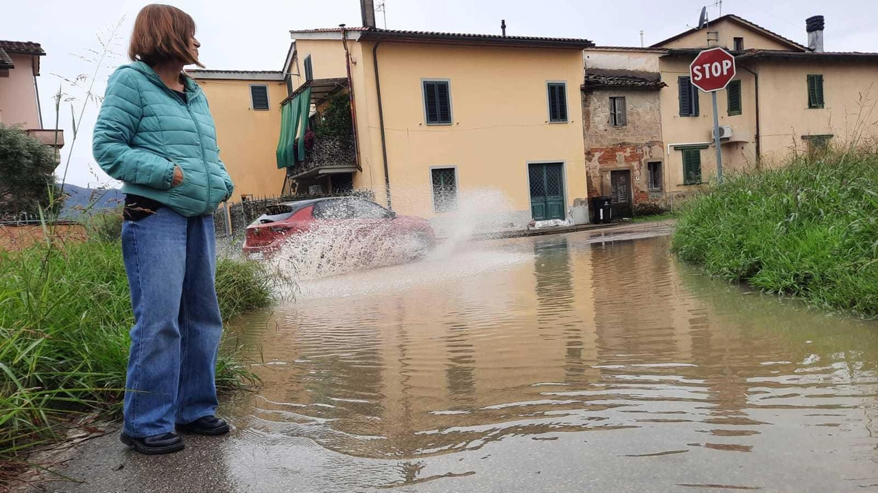 Giornata di paura nel quarratino tra l’allerta meteo e la ferita viva dell’alluvione di novembre. Il nostro viaggio nei punti più critici, tra i timori dei residenti con uno sguardo fisso al cielo. Giornata di paura nel quarratino tra l’allerta meteo e la ferita viva dell’alluvione di novembre. Il nostro viaggio nei punti più critici, tra i timori dei residenti con uno sguardo fisso al cielo.