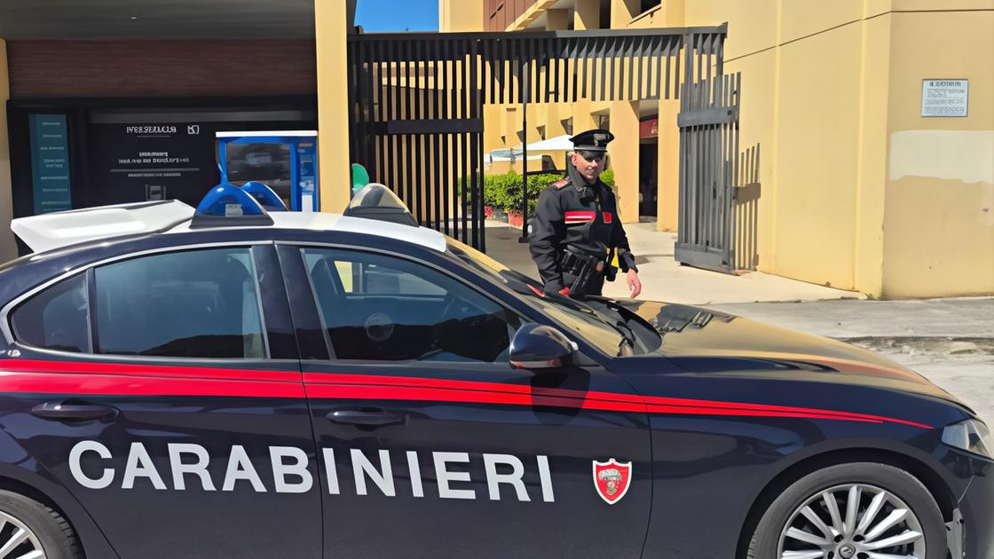 https://www.lanazione.it/image-service/view/acePublic/alias/contentid/NGE2MmRiMWEtZDJjMS00/0/blitz-al-centro-commerciale-minorenne-con-un-coltello-scoperto-dai-carabinieri.jpeg?f=16:9&w=1200&h=630