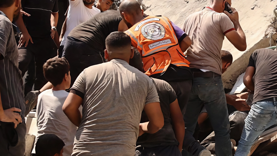 Una immagine del dramma che si sta consumando a Gaza per la guerra in gravissima espansione Una immagine del dramma che si sta consumando a Gaza per la guerra in gravissima espansione