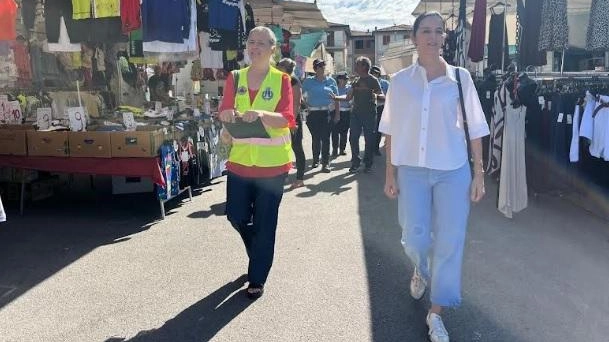 La sindaca Linda Vanni durante un sopralluogo al mercato: il piano è frutto di un lungo lavoro di concertazione La sindaca Linda Vanni durante un sopralluogo al mercato: il piano è frutto di un lungo lavoro di concertazione