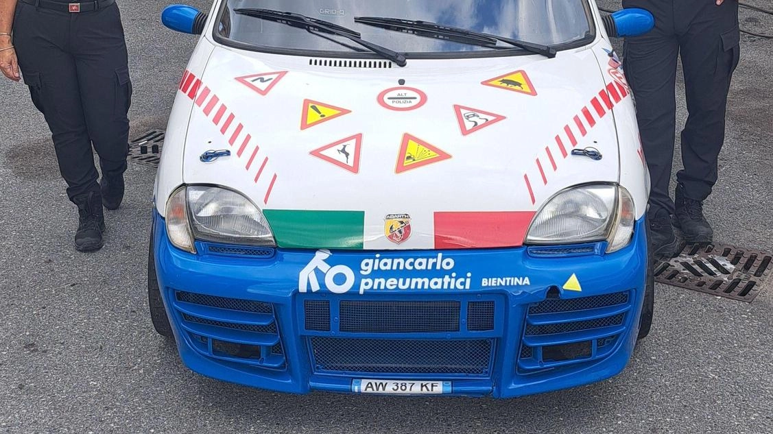 BIENTINA-BUTI Un equipaggio della polizia locale dell’Unione Valdera parteciperà anche quest’anno al Rally di Casciana Terme, quarantatreesima edizione. La coppia sarà... BIENTINA-BUTI Un equipaggio della polizia locale dell’Unione Valdera parteciperà anche quest’anno al Rally di Casciana Terme, quarantatreesima edizione. La coppia sarà...