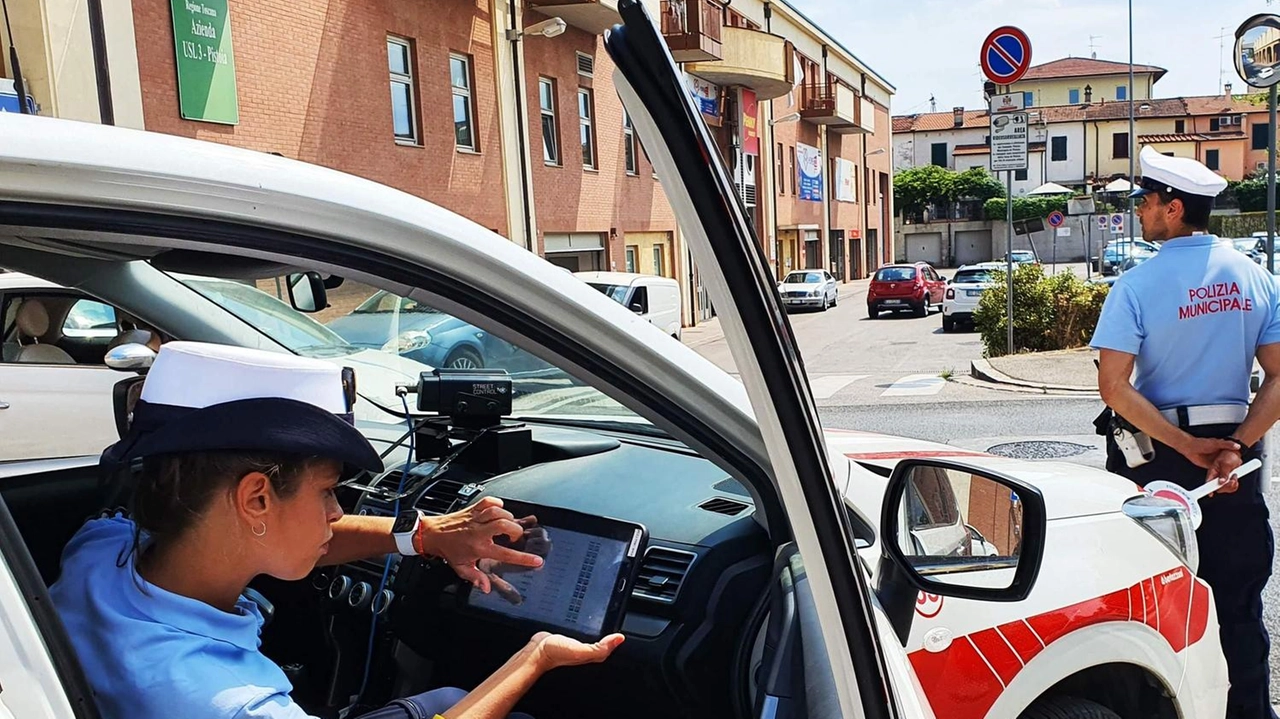 Chiuso in via definitiva per aver violato l’ordine di sospensione dell’attività di vendita. Si tratta di un minimarket in zona... Chiuso in via definitiva per aver violato l’ordine di sospensione dell’attività di vendita. Si tratta di un minimarket in zona...
