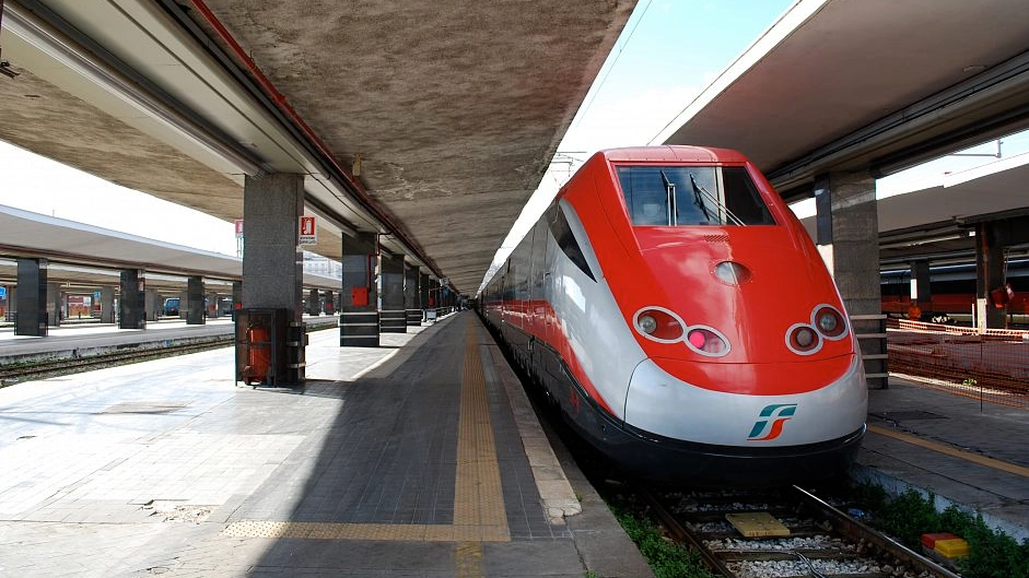 Un Frecciarossa a Pisa Centrale Un Frecciarossa a Pisa Centrale