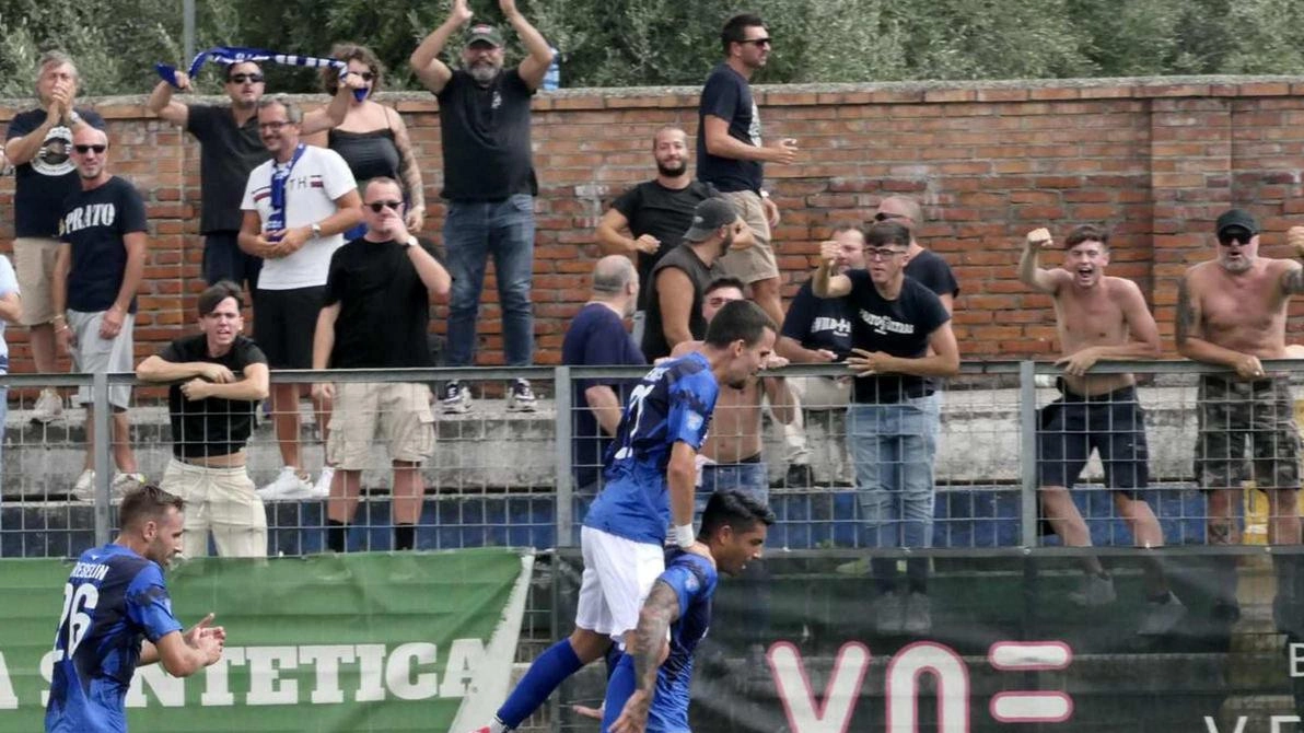 Entusiasmo per la vittoria nella prima uscita stagionale per la partita di Coppa Italia contro il Seravezza Entusiasmo per la vittoria nella prima uscita stagionale per la partita di Coppa Italia contro il Seravezza
