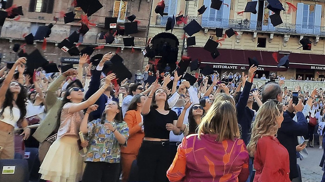 La graduatoria italiana valuta servizi, strutture, internazionalità, borse di studio e comunicazione: l’ateneo era primo nel 2022 fra quelli di medie dimensioni, con meno di 20mila studenti. Terzo l’anno scorso . La graduatoria italiana valuta servizi, strutture, internazionalità, borse di studio e comunicazione: l’ateneo era primo nel 2022 fra quelli di medie dimensioni, con meno di 20mila studenti. Terzo l’anno scorso .