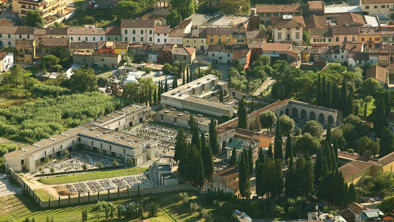 Il cimitero comunale di Monsummano Il cimitero comunale di Monsummano