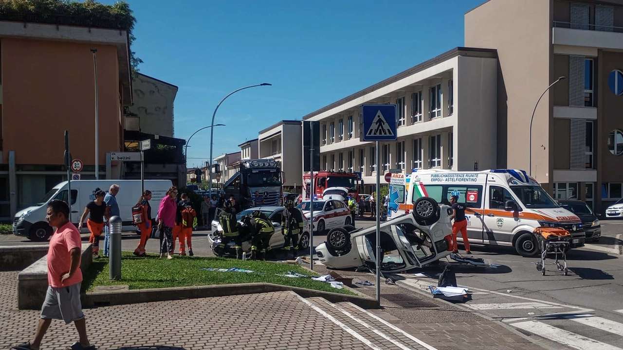 Il tremendo incidente all’incrocio tra via XI Febbraio e via Bellini (fotocronache Germogli) Il tremendo incidente all’incrocio tra via XI Febbraio e via Bellini (fotocronache Germogli)