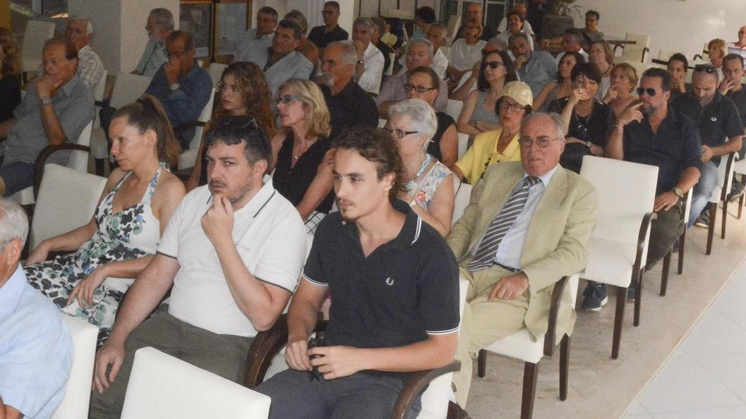 Sabato alle 18 alle Terme Marine Leopoldo II di Marina di Grosseto sarà ospite il presidente di Palazzo Aldobrandeschi, Francesco Limatola. Oltre che dell’Ente si parlerà anche dell’orizzonte politico che ci attende. Sabato alle 18 alle Terme Marine Leopoldo II di Marina di Grosseto sarà ospite il presidente di Palazzo Aldobrandeschi, Francesco Limatola. Oltre che dell’Ente si parlerà anche dell’orizzonte politico che ci attende.