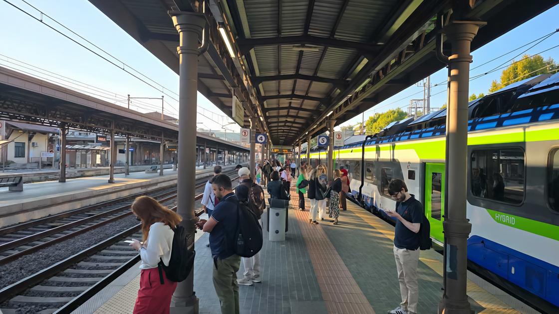 Treni, appello dei pendolari: "Non vogliamo restare sulla lenta. Troppi disagi e i disservizi" Treni, appello dei pendolari: "Non vogliamo restare sulla lenta. Troppi disagi e i disservizi"