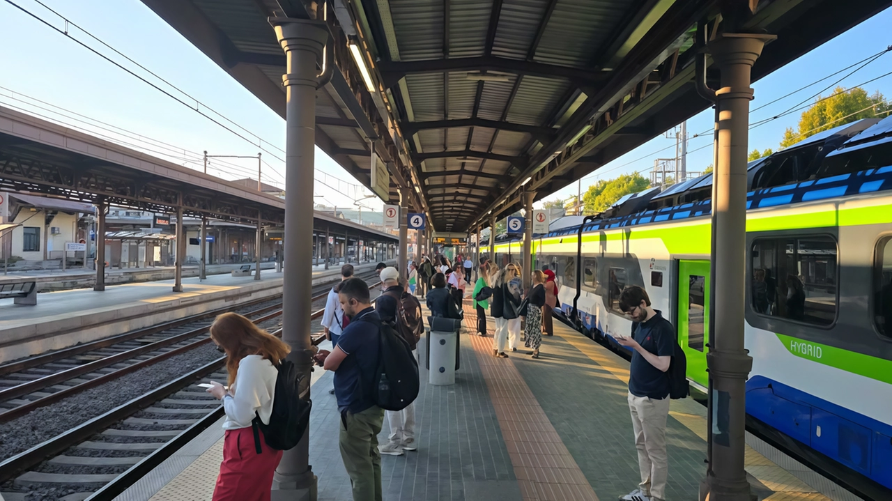 I convogli che avranno una velocità superiore ai 300 chilometri orari viaggeranno sulla Direttissima . I convogli che avranno una velocità superiore ai 300 chilometri orari viaggeranno sulla Direttissima .