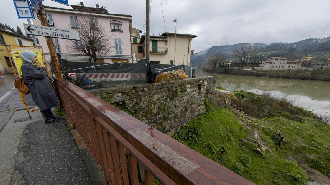 Passerella Vallina Compiobbi. Cantiere fermo, svolta tra un mese