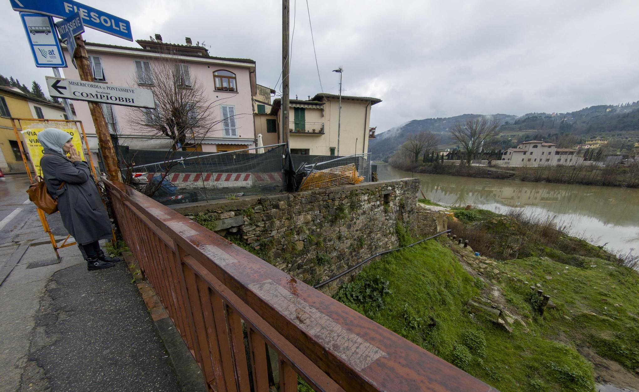 Passerella Vallina-Compiobbi. Cantiere fermo, svolta tra un mese