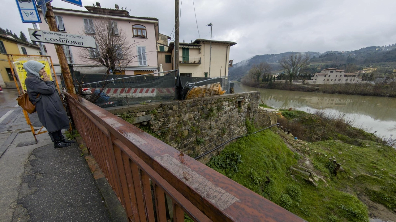 I lavori per il completamento dell’attraversamento dell’Arno sono stati assegnati a marzo, ma ancora non sono iniziati. I lavori per il completamento dell’attraversamento dell’Arno sono stati assegnati a marzo, ma ancora non sono iniziati.