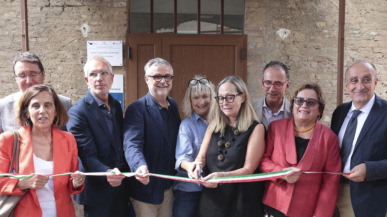 Inaugurata alla Palazzina Livi la struttura che coordina emergenza-urgenza, ospedale e servizi domiciliari Inaugurata alla Palazzina Livi la struttura che coordina emergenza-urgenza, ospedale e servizi domiciliari