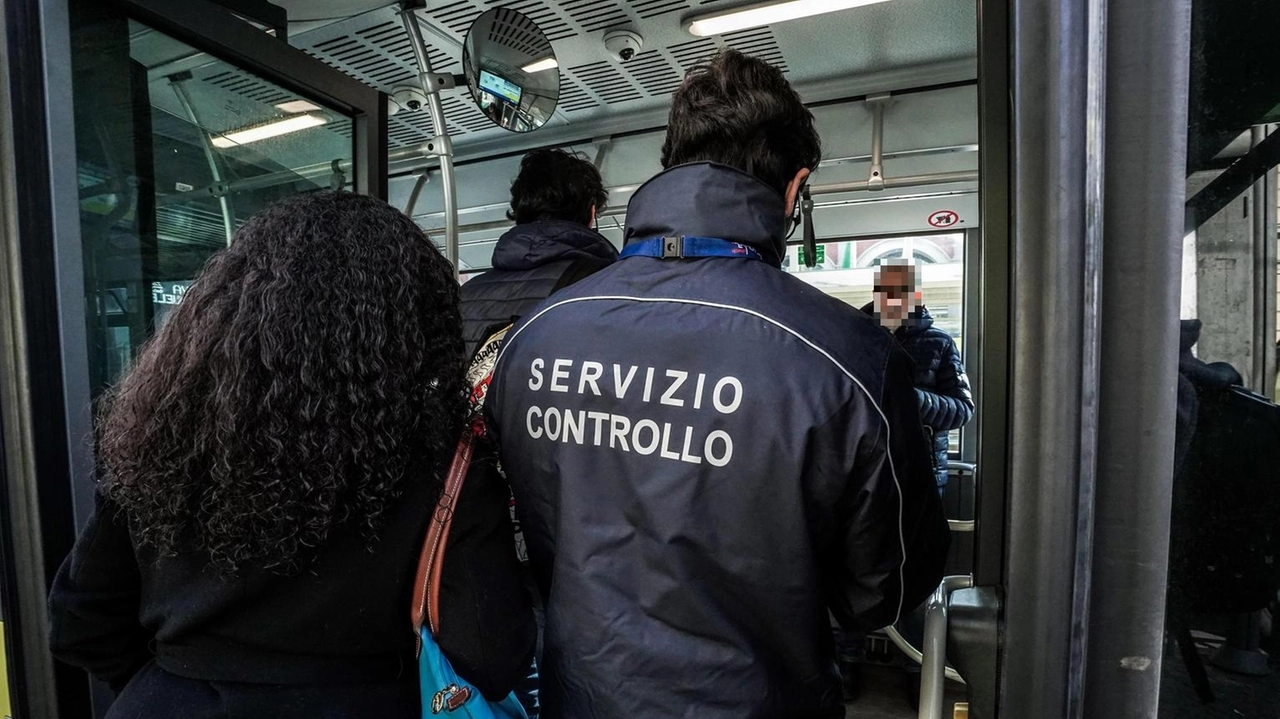 Pugni allo stomaco e insulti: autista aggredito da passeggero su un bus a Pistoia