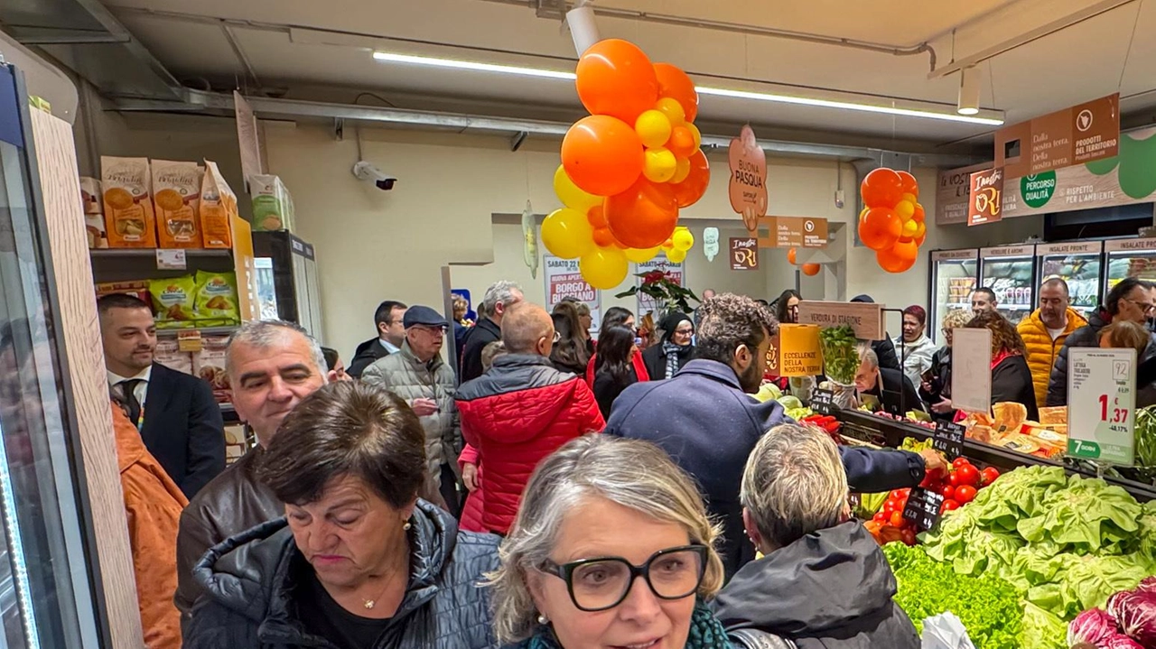 Il nuovo Conad City di Borgo a Buggiano è stato inaugurato ieri mattina. Il negozio nasce da una attenta opera di riqualificazione dell’ex Cinema Moderno in Corso Indipendenza e si sviluppa su una superficie di 183 mq (Goiorani)