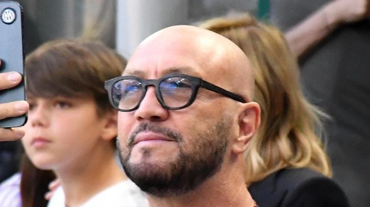 Il presidente bianconero: "Sono soddisfatto di quanto fatto finora, lascio le chiacchiere ai supereroi. Il calcio bianconero resta a Siena". Il presidente bianconero: "Sono soddisfatto di quanto fatto finora, lascio le chiacchiere ai supereroi. Il calcio bianconero resta a Siena".