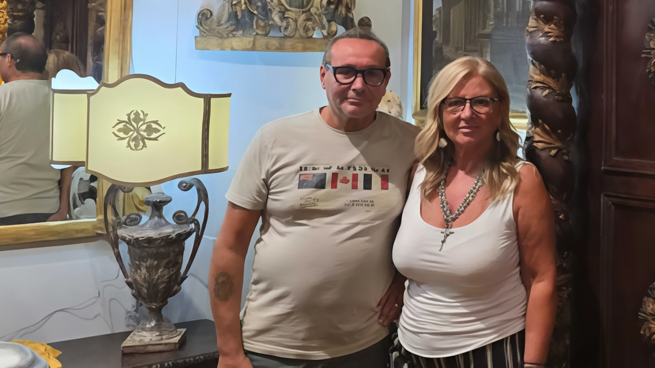 Dalla prima esperienza a Cortona a chi torna dopo 20 anni di stop "Buone vendite fin dal primo giorno, ma i grandi assenti sono i giovani" . Dalla prima esperienza a Cortona a chi torna dopo 20 anni di stop "Buone vendite fin dal primo giorno, ma i grandi assenti sono i giovani" .