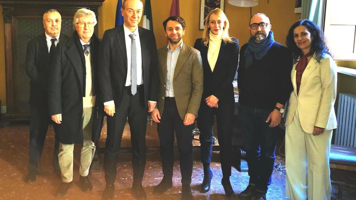 Una delegazione di Forza Italia (Alessandro Pallassini, Lorenza Bondi, Lorenzo Lorè, Paolo Salvini, Roberto Rossi, Lucia Marraudino) ha incontrato il... Una delegazione di Forza Italia (Alessandro Pallassini, Lorenza Bondi, Lorenzo Lorè, Paolo Salvini, Roberto Rossi, Lucia Marraudino) ha incontrato il...