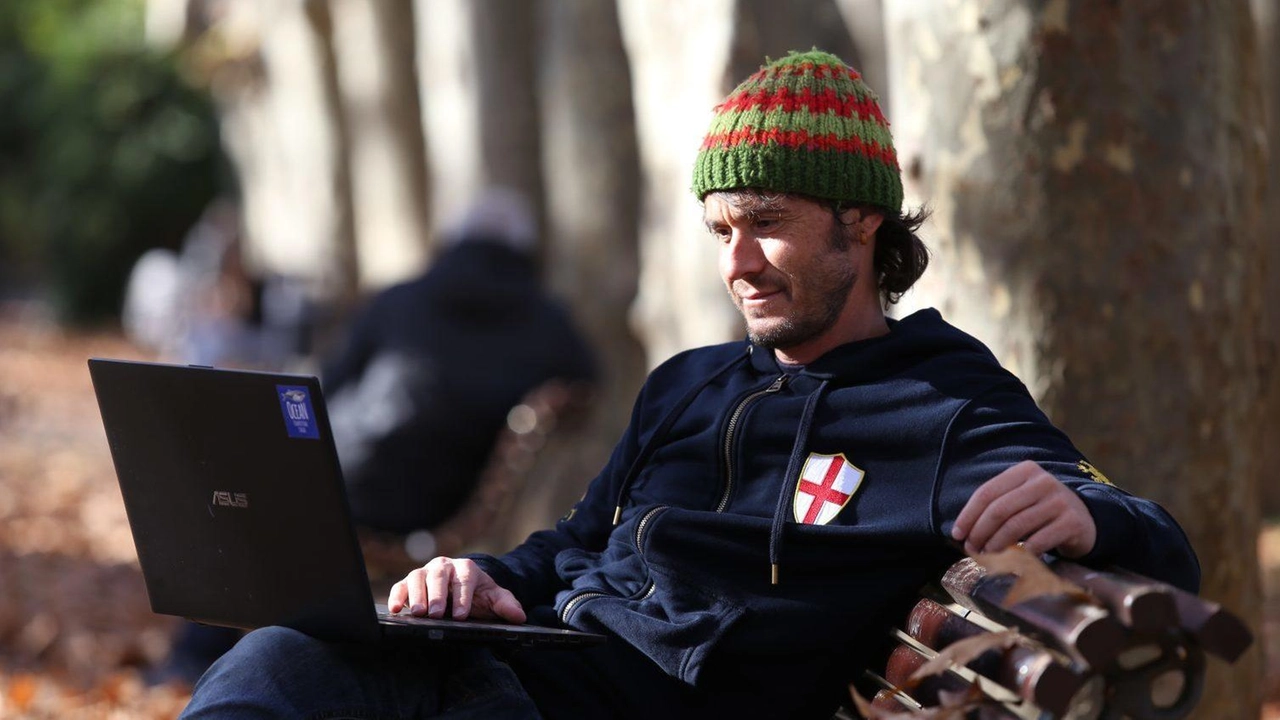 Davide Fiz,. autore del progetto Smart Walking, racconta sui. social. i segreti dei cammini che percorre, i luoghi sostenibili dove mangiare e le storie “green“ Davide Fiz,. autore del progetto Smart Walking, racconta sui. social. i segreti dei cammini che percorre, i luoghi sostenibili dove mangiare e le storie “green“