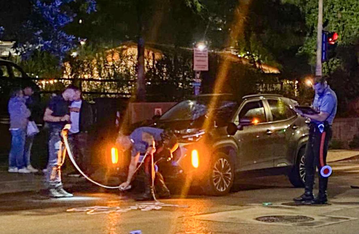 Volontaria travolta in via Gramsci. Lotta per la vita: città sotto choc
